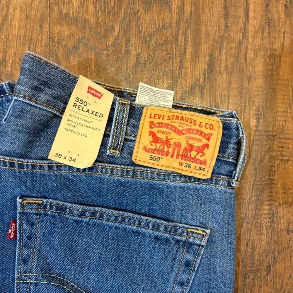 NWT Levi’s 550 Relaxed Fit Jeans Men’s 38x34 – Classic Blue